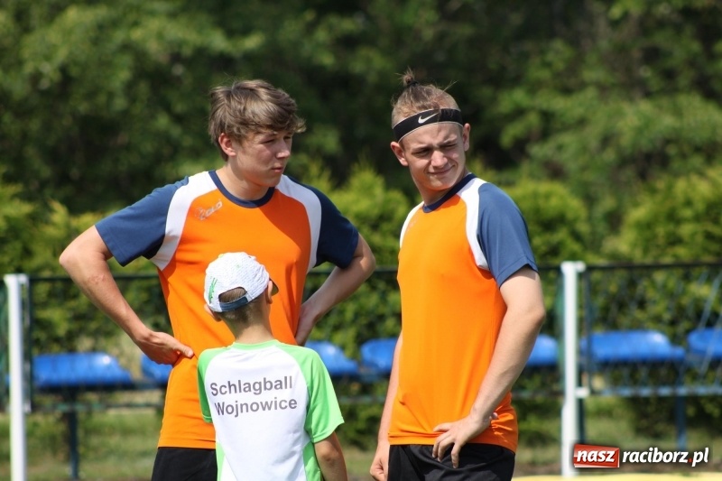 Zdjęcie w galerii na portalu naszraciborz.pl: Młodzieżowe drużyny palanta z Cyprzanowa i Wojnowic szlifują formę  wiadomości z regionu