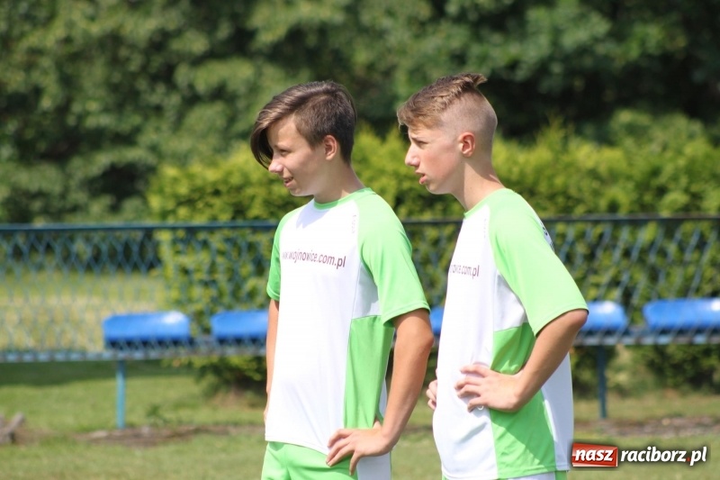 Zdjęcie w galerii na portalu naszraciborz.pl: Młodzieżowe drużyny palanta z Cyprzanowa i Wojnowic szlifują formę  wiadomości z regionu