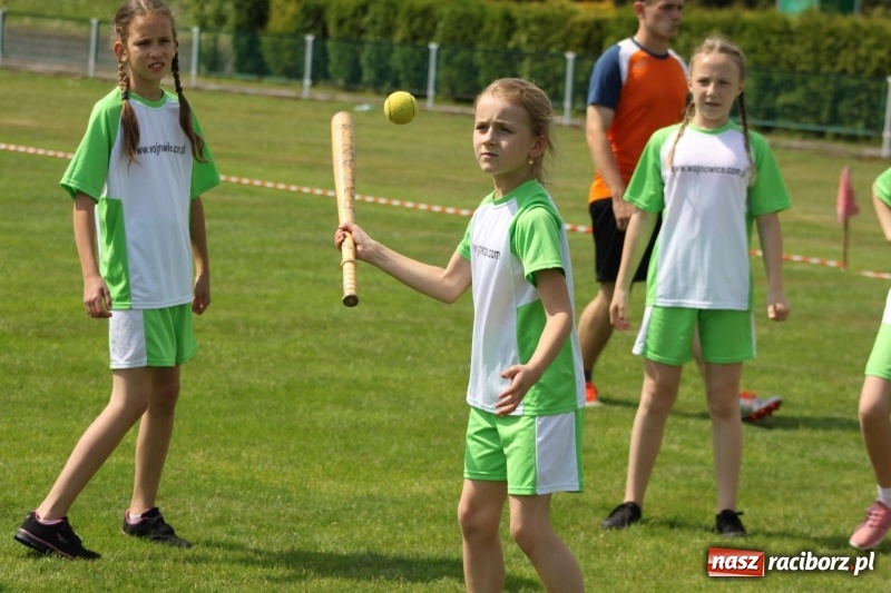 Zdjęcie w galerii na portalu naszraciborz.pl: Młodzieżowe drużyny palanta z Cyprzanowa i Wojnowic szlifują formę  wiadomości z regionu