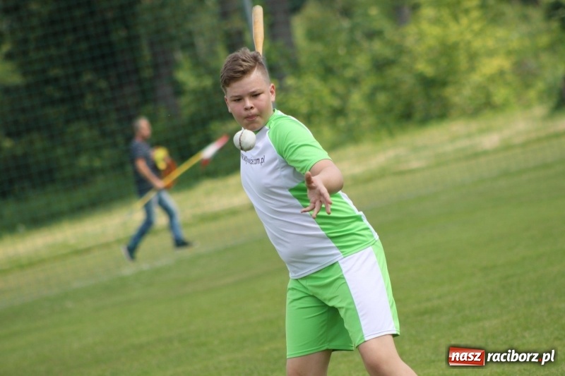 Zdjęcie w galerii na portalu naszraciborz.pl: Młodzieżowe drużyny palanta z Cyprzanowa i Wojnowic szlifują formę  wiadomości z regionu