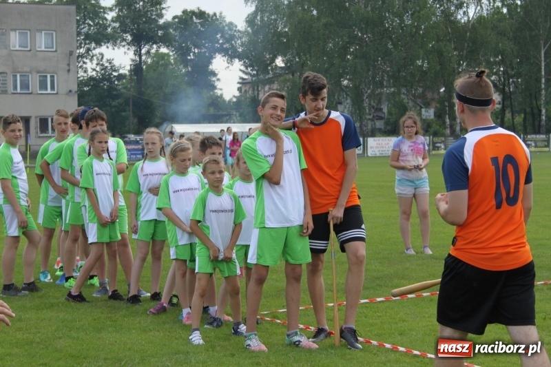 Zdjęcie w galerii na portalu naszraciborz.pl: Młodzieżowe drużyny palanta z Cyprzanowa i Wojnowic szlifują formę  wiadomości z regionu