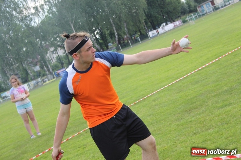 Zdjęcie w galerii na portalu naszraciborz.pl: Młodzieżowe drużyny palanta z Cyprzanowa i Wojnowic szlifują formę  wiadomości z regionu