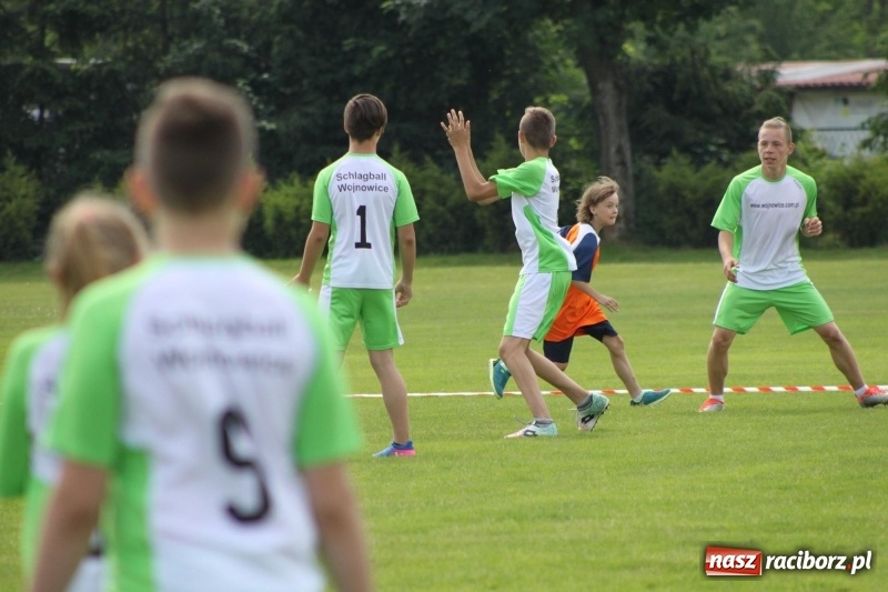 Zdjęcie w galerii na portalu naszraciborz.pl: Młodzieżowe drużyny palanta z Cyprzanowa i Wojnowic szlifują formę  wiadomości z regionu