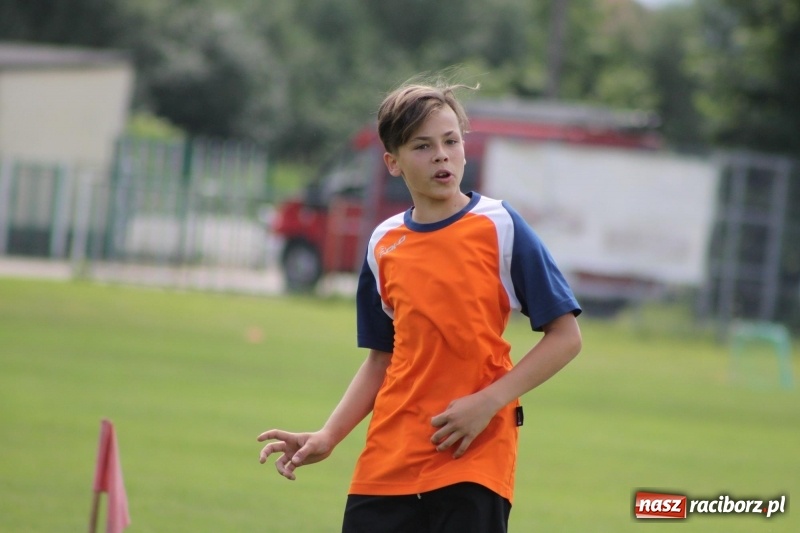 Zdjęcie w galerii na portalu naszraciborz.pl: Młodzieżowe drużyny palanta z Cyprzanowa i Wojnowic szlifują formę  wiadomości z regionu