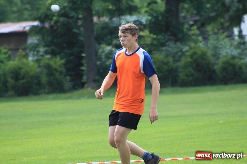 Zdjęcie w galerii na portalu naszraciborz.pl: Młodzieżowe drużyny palanta z Cyprzanowa i Wojnowic szlifują formę  wiadomości z regionu