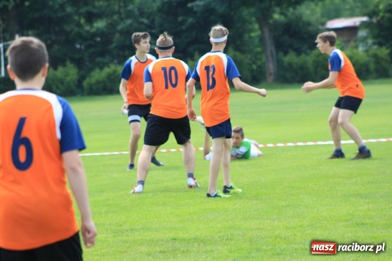 Zdjęcie w galerii na portalu naszraciborz.pl: Młodzieżowe drużyny palanta z Cyprzanowa i Wojnowic szlifują formę  wiadomości z regionu