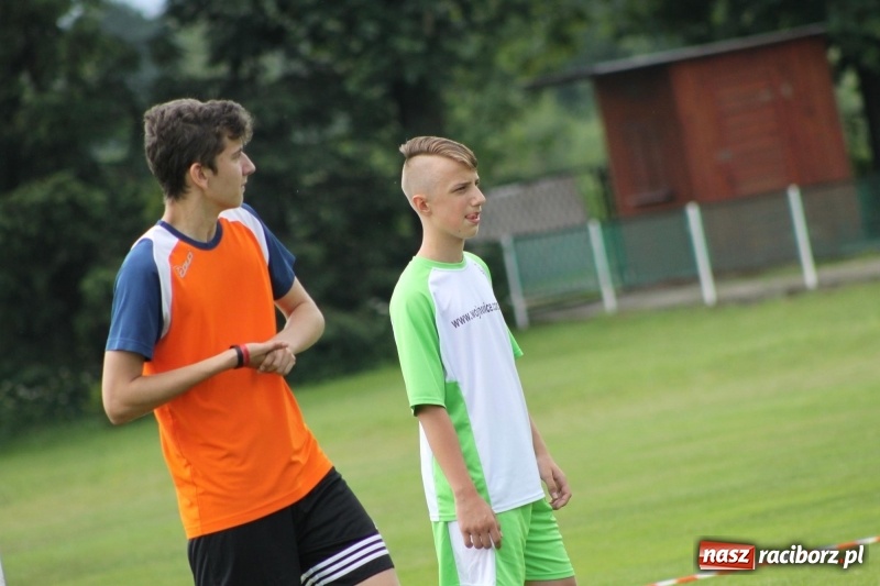 Zdjęcie w galerii na portalu naszraciborz.pl: Młodzieżowe drużyny palanta z Cyprzanowa i Wojnowic szlifują formę  wiadomości z regionu