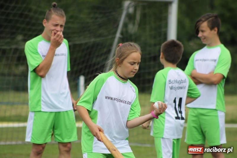Zdjęcie w galerii na portalu naszraciborz.pl: Młodzieżowe drużyny palanta z Cyprzanowa i Wojnowic szlifują formę  wiadomości z regionu