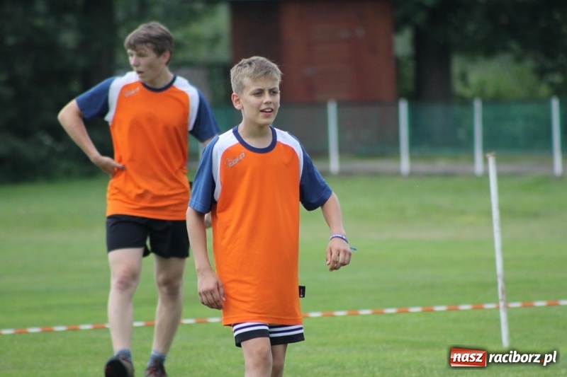 Zdjęcie w galerii na portalu naszraciborz.pl: Młodzieżowe drużyny palanta z Cyprzanowa i Wojnowic szlifują formę  wiadomości z regionu