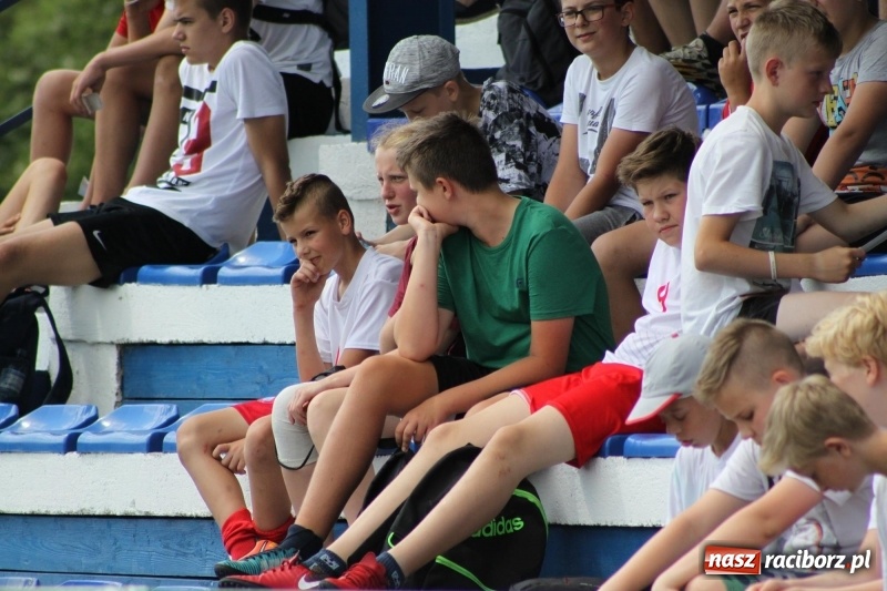 Zdjęcie w galerii na portalu naszraciborz.pl: Młodzieżowe drużyny palanta z Cyprzanowa i Wojnowic szlifują formę  wiadomości z regionu