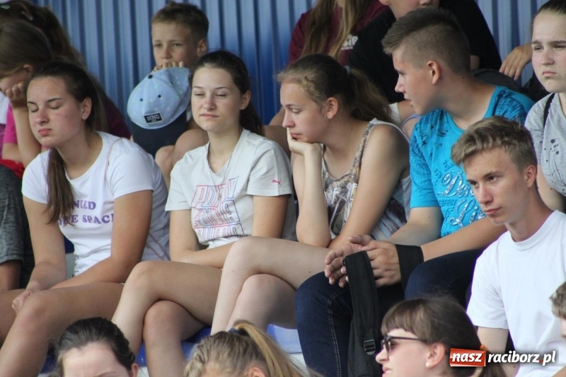 Zdjęcie w galerii na portalu naszraciborz.pl: Młodzieżowe drużyny palanta z Cyprzanowa i Wojnowic szlifują formę  wiadomości z regionu