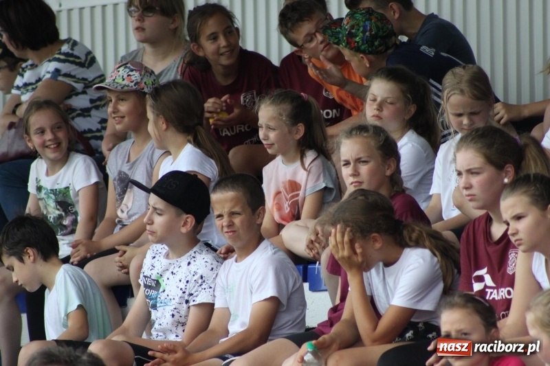 Zdjęcie w galerii na portalu naszraciborz.pl: Młodzieżowe drużyny palanta z Cyprzanowa i Wojnowic szlifują formę  wiadomości z regionu