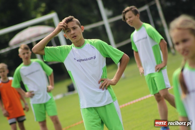 Zdjęcie w galerii na portalu naszraciborz.pl: Młodzieżowe drużyny palanta z Cyprzanowa i Wojnowic szlifują formę  wiadomości z regionu