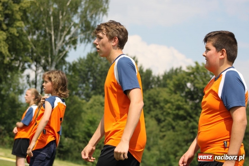 Zdjęcie w galerii na portalu naszraciborz.pl: Młodzieżowe drużyny palanta z Cyprzanowa i Wojnowic szlifują formę  wiadomości z regionu