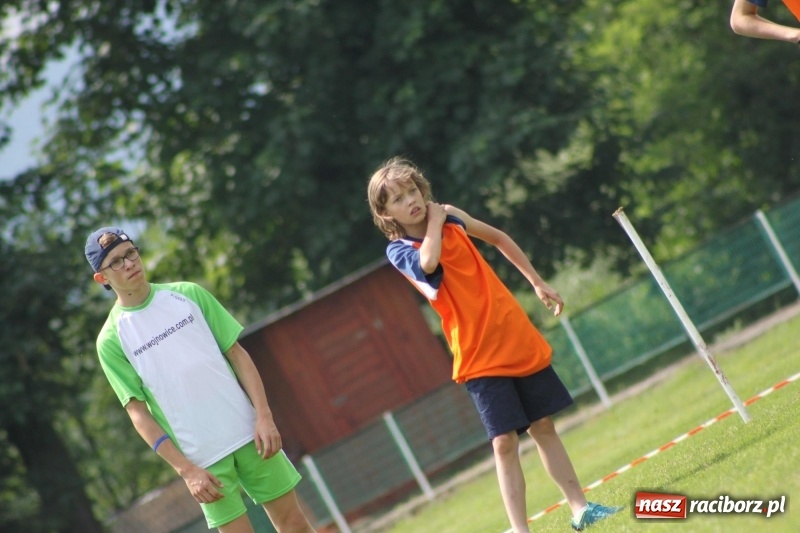 Zdjęcie w galerii na portalu naszraciborz.pl: Młodzieżowe drużyny palanta z Cyprzanowa i Wojnowic szlifują formę  wiadomości z regionu