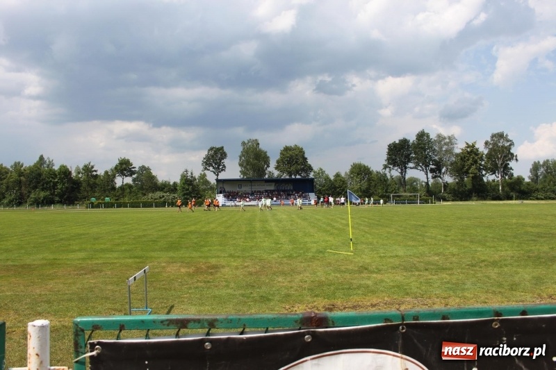 Zdjęcie w galerii na portalu naszraciborz.pl: Młodzieżowe drużyny palanta z Cyprzanowa i Wojnowic szlifują formę  wiadomości z regionu