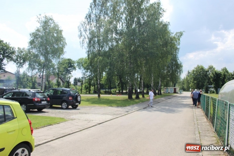 Zdjęcie w galerii na portalu naszraciborz.pl: Młodzieżowe drużyny palanta z Cyprzanowa i Wojnowic szlifują formę  wiadomości z regionu