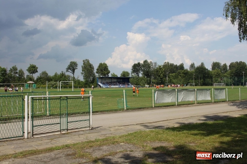 Zdjęcie w galerii na portalu naszraciborz.pl: Młodzieżowe drużyny palanta z Cyprzanowa i Wojnowic szlifują formę  wiadomości z regionu