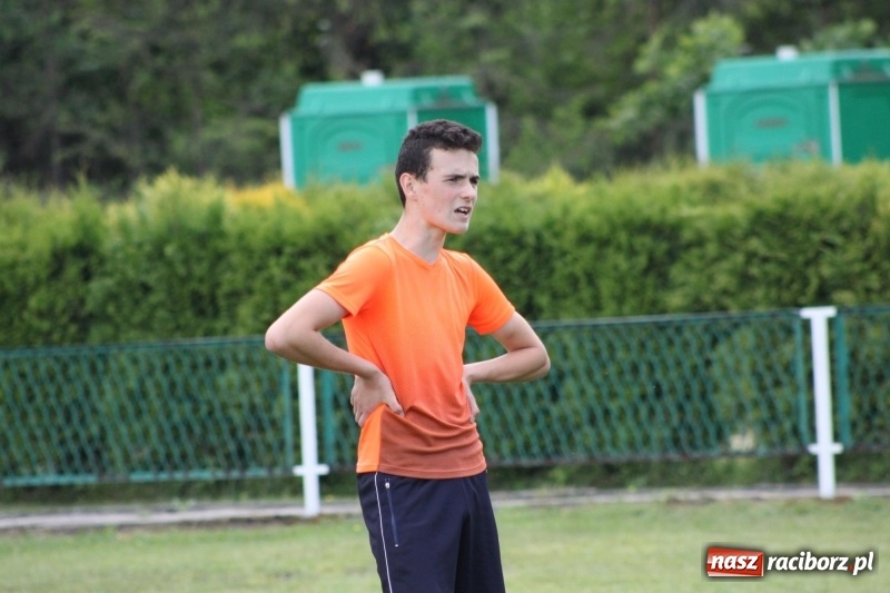 Zdjęcie w galerii na portalu naszraciborz.pl: Młodzieżowe drużyny palanta z Cyprzanowa i Wojnowic szlifują formę  wiadomości z regionu