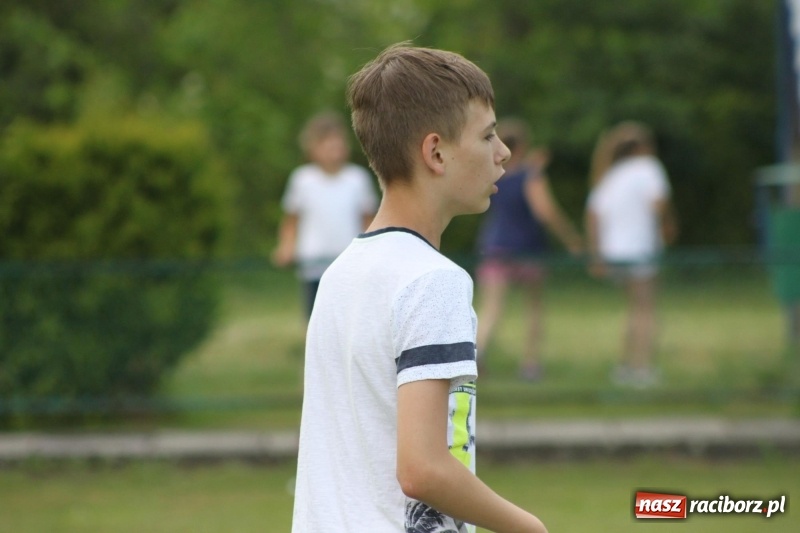 Zdjęcie w galerii na portalu naszraciborz.pl: Młodzieżowe drużyny palanta z Cyprzanowa i Wojnowic szlifują formę  wiadomości z regionu