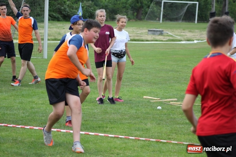 Zdjęcie w galerii na portalu naszraciborz.pl: Młodzieżowe drużyny palanta z Cyprzanowa i Wojnowic szlifują formę  wiadomości z regionu
