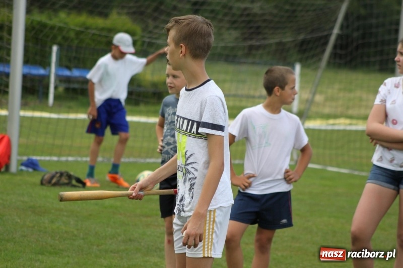 Zdjęcie w galerii na portalu naszraciborz.pl: Młodzieżowe drużyny palanta z Cyprzanowa i Wojnowic szlifują formę  wiadomości z regionu