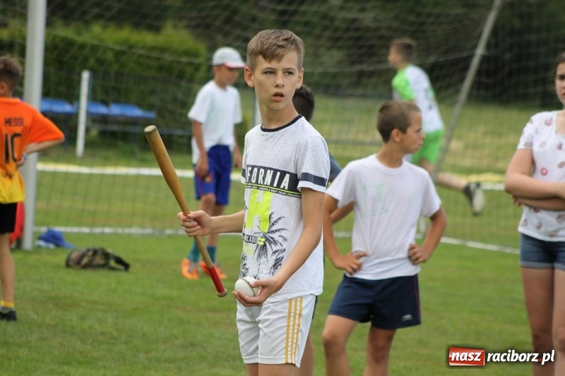 Zdjęcie w galerii na portalu naszraciborz.pl: Młodzieżowe drużyny palanta z Cyprzanowa i Wojnowic szlifują formę  wiadomości z regionu