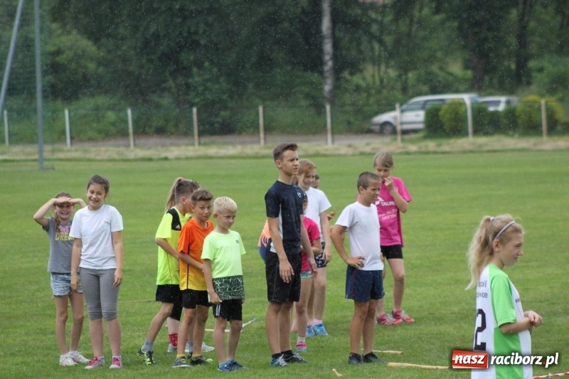 Zdjęcie w galerii na portalu naszraciborz.pl: Młodzieżowe drużyny palanta z Cyprzanowa i Wojnowic szlifują formę  wiadomości z regionu