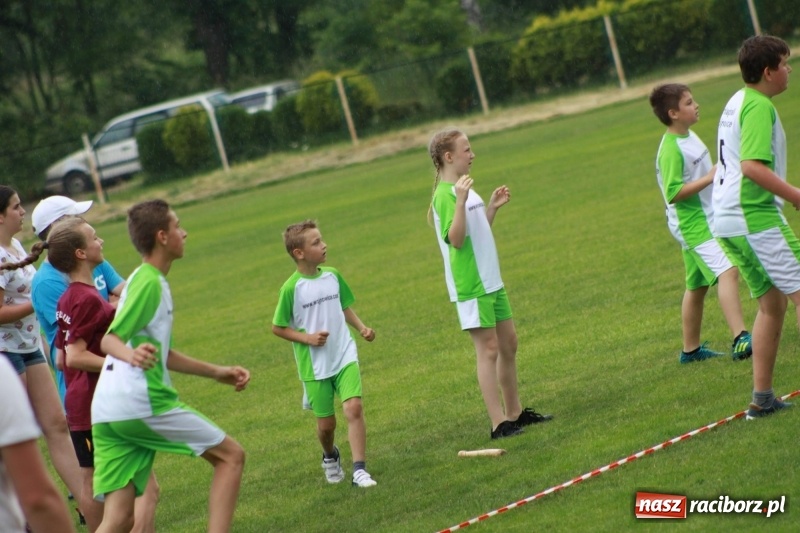 Zdjęcie w galerii na portalu naszraciborz.pl: Młodzieżowe drużyny palanta z Cyprzanowa i Wojnowic szlifują formę  wiadomości z regionu