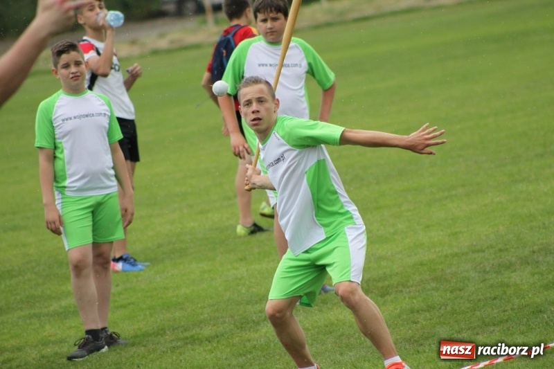 Zdjęcie w galerii na portalu naszraciborz.pl: Młodzieżowe drużyny palanta z Cyprzanowa i Wojnowic szlifują formę  wiadomości z regionu