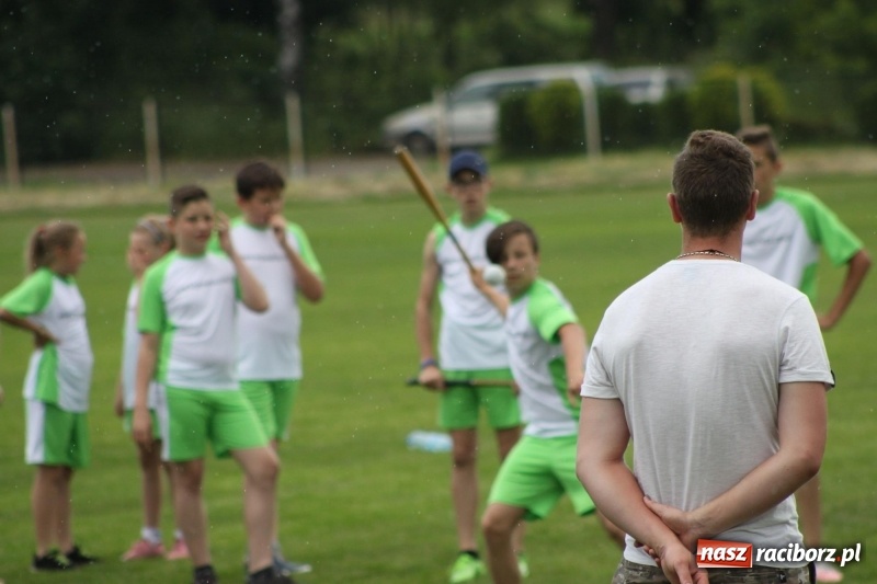 Zdjęcie w galerii na portalu naszraciborz.pl: Młodzieżowe drużyny palanta z Cyprzanowa i Wojnowic szlifują formę  wiadomości z regionu