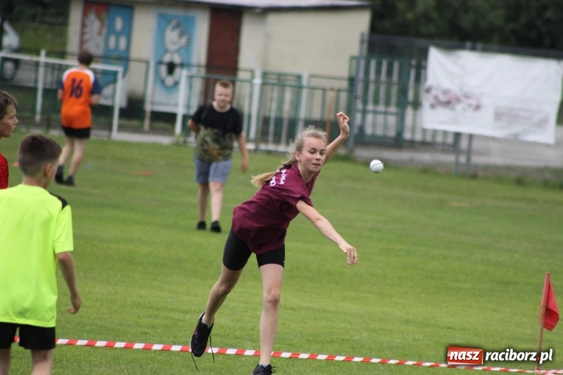 Zdjęcie w galerii na portalu naszraciborz.pl: Młodzieżowe drużyny palanta z Cyprzanowa i Wojnowic szlifują formę  wiadomości z regionu