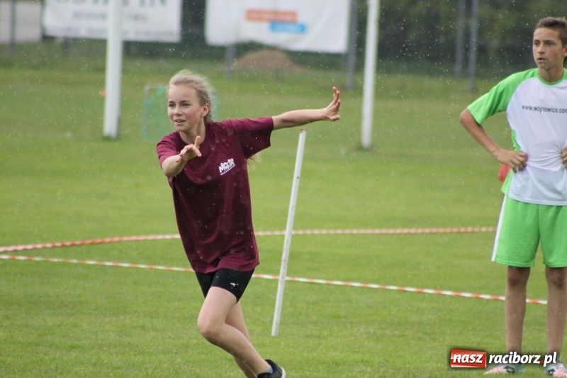 Zdjęcie w galerii na portalu naszraciborz.pl: Młodzieżowe drużyny palanta z Cyprzanowa i Wojnowic szlifują formę  wiadomości z regionu