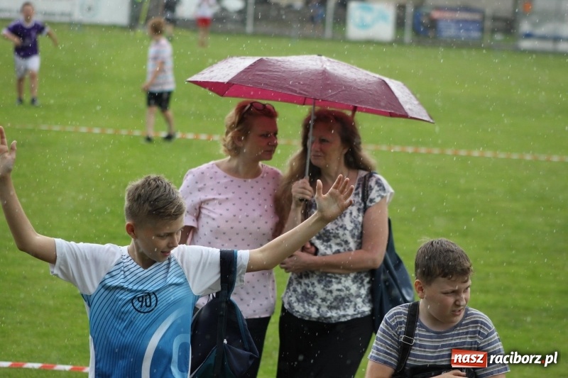 Zdjęcie w galerii na portalu naszraciborz.pl: Młodzieżowe drużyny palanta z Cyprzanowa i Wojnowic szlifują formę  wiadomości z regionu