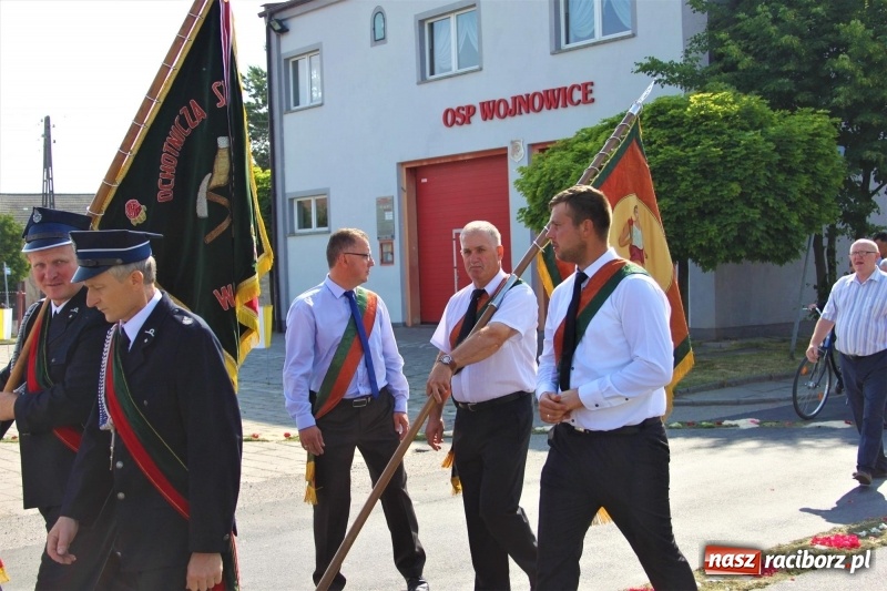 Zdjęcie w galerii na portalu naszraciborz.pl: W Wojnowicach dwa nowe ołtarze na Boże Ciało  wiadomości z regionu