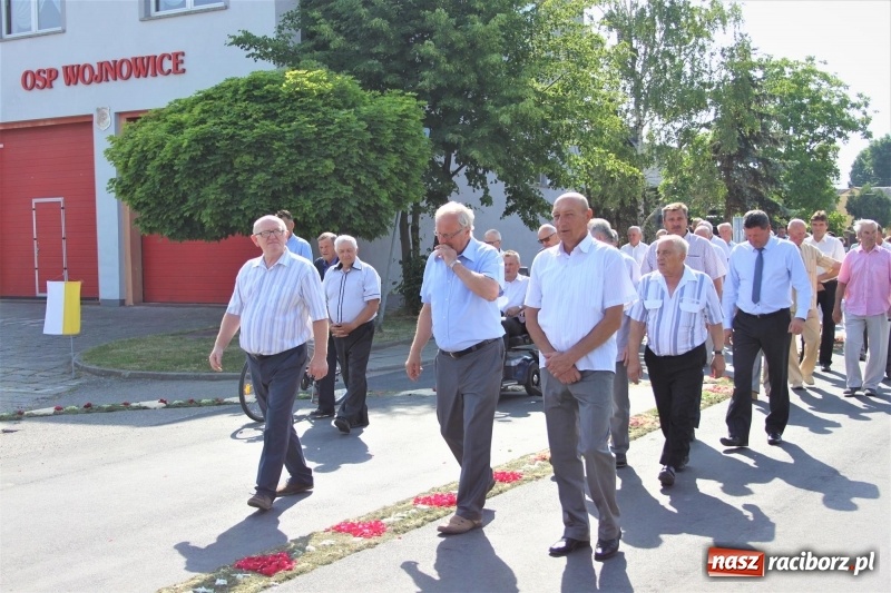 Zdjęcie w galerii na portalu naszraciborz.pl: W Wojnowicach dwa nowe ołtarze na Boże Ciało  wiadomości z regionu