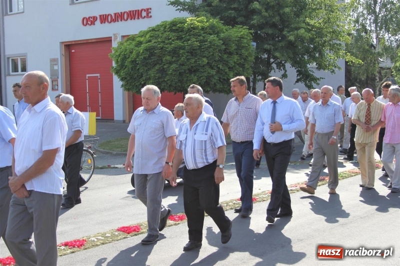 Zdjęcie w galerii na portalu naszraciborz.pl: W Wojnowicach dwa nowe ołtarze na Boże Ciało  wiadomości z regionu