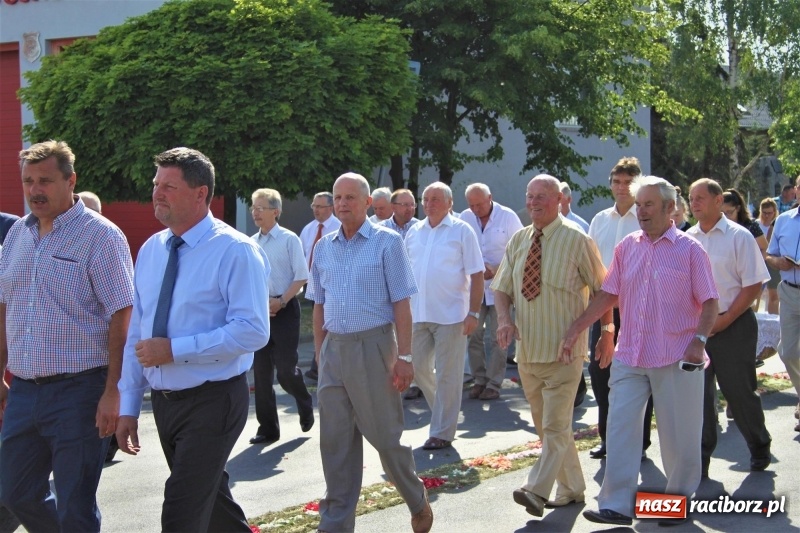 Zdjęcie w galerii na portalu naszraciborz.pl: W Wojnowicach dwa nowe ołtarze na Boże Ciało  wiadomości z regionu