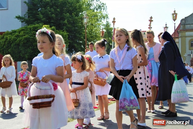 Zdjęcie w galerii na portalu naszraciborz.pl: W Wojnowicach dwa nowe ołtarze na Boże Ciało  wiadomości z regionu