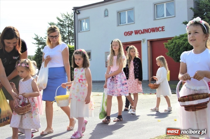 Zdjęcie w galerii na portalu naszraciborz.pl: W Wojnowicach dwa nowe ołtarze na Boże Ciało  wiadomości z regionu