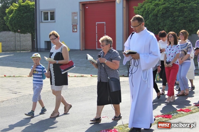 Zdjęcie w galerii na portalu naszraciborz.pl: W Wojnowicach dwa nowe ołtarze na Boże Ciało  wiadomości z regionu
