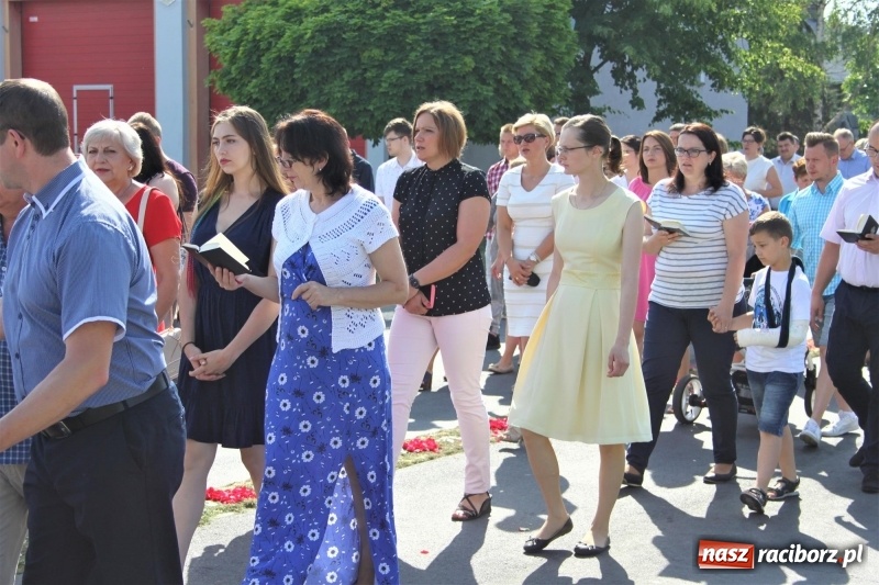 Zdjęcie w galerii na portalu naszraciborz.pl: W Wojnowicach dwa nowe ołtarze na Boże Ciało  wiadomości z regionu