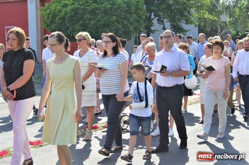 Zdjęcie w galerii na portalu naszraciborz.pl: W Wojnowicach dwa nowe ołtarze na Boże Ciało  wiadomości z regionu
