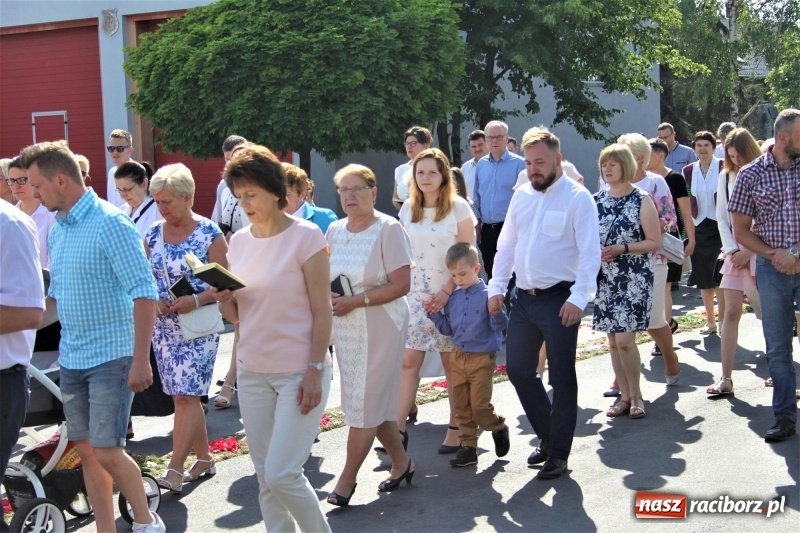 Zdjęcie w galerii na portalu naszraciborz.pl: W Wojnowicach dwa nowe ołtarze na Boże Ciało  wiadomości z regionu