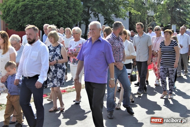Zdjęcie w galerii na portalu naszraciborz.pl: W Wojnowicach dwa nowe ołtarze na Boże Ciało  wiadomości z regionu