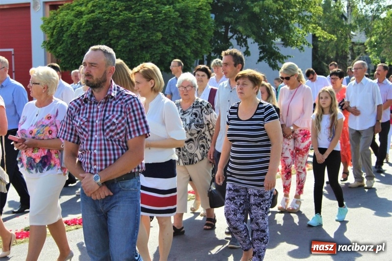 Zdjęcie w galerii na portalu naszraciborz.pl: W Wojnowicach dwa nowe ołtarze na Boże Ciało  wiadomości z regionu