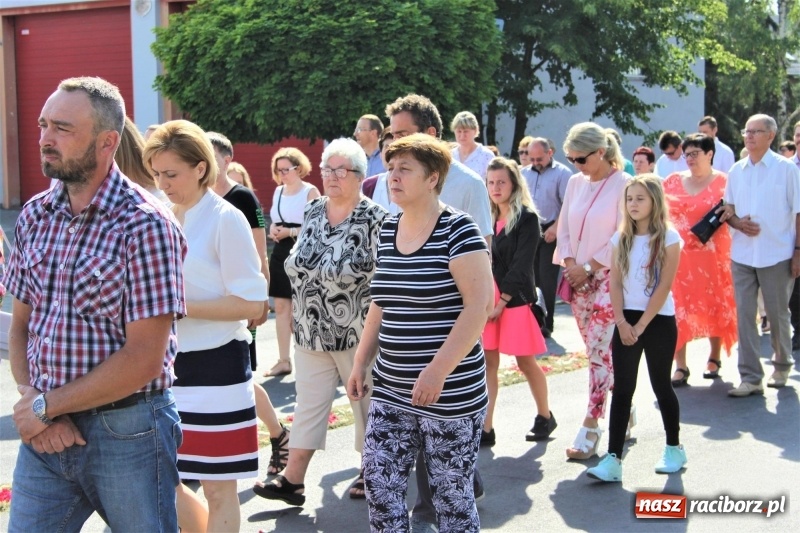 Zdjęcie w galerii na portalu naszraciborz.pl: W Wojnowicach dwa nowe ołtarze na Boże Ciało  wiadomości z regionu
