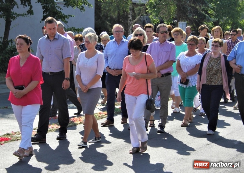 Zdjęcie w galerii na portalu naszraciborz.pl: W Wojnowicach dwa nowe ołtarze na Boże Ciało  wiadomości z regionu
