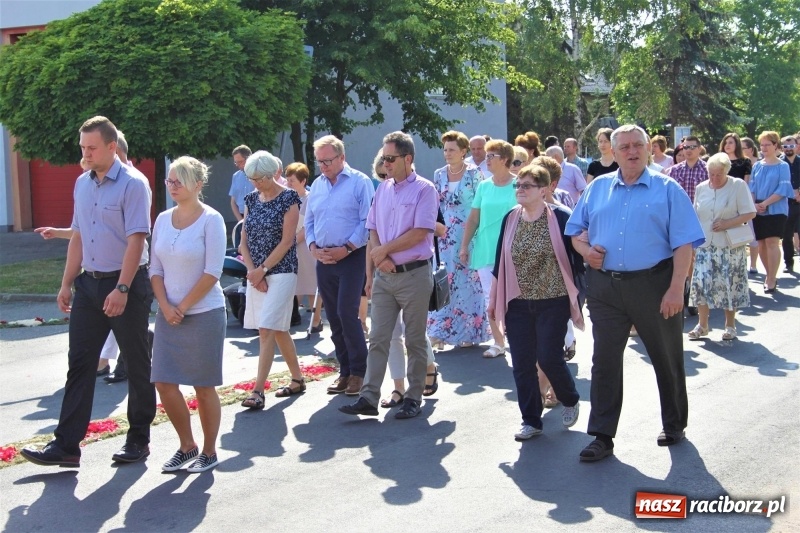 Zdjęcie w galerii na portalu naszraciborz.pl: W Wojnowicach dwa nowe ołtarze na Boże Ciało  wiadomości z regionu