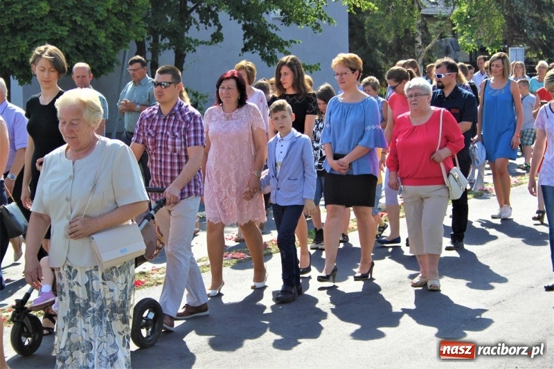 Zdjęcie w galerii na portalu naszraciborz.pl: W Wojnowicach dwa nowe ołtarze na Boże Ciało  wiadomości z regionu
